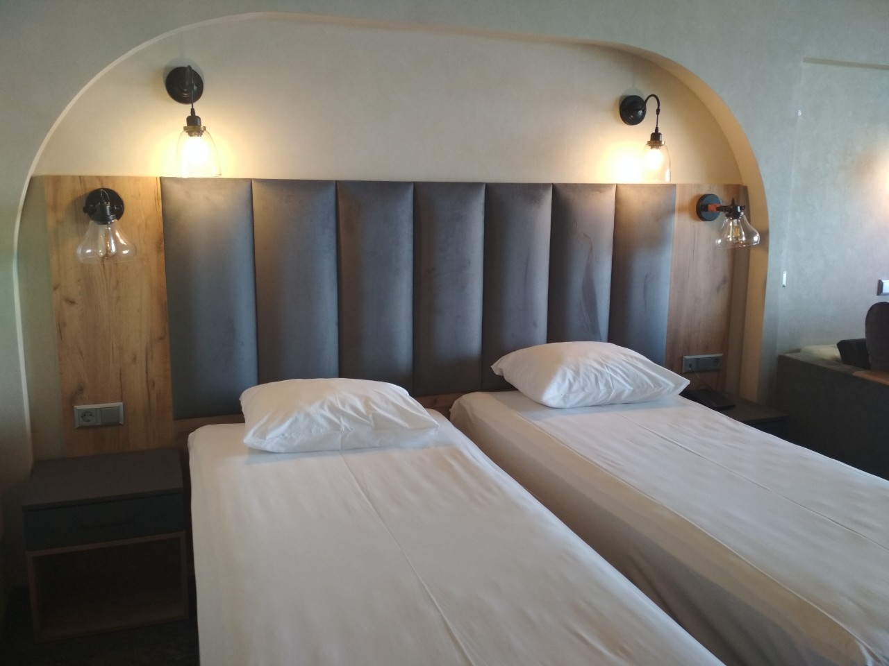 Мебель для гостиниц корпусная- кровать в стиле лофт